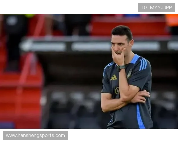 阿根廷主帅斯卡洛尼挑战卡丁车赛道勇夺冠军展现超跑本色